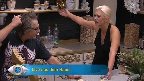 Promi Big Brother Promi Big Brother 2013 Folge 13: Tag 13: Beschützerinstinkt von Pamela Anderson