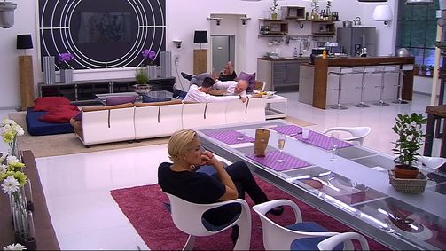 Promi Big Brother Promi Big Brother 2014 Folge 14: Claudia allein unter Männern