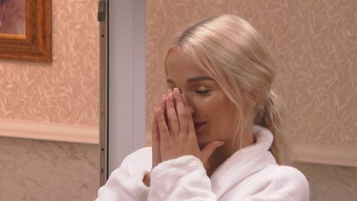 Promi Big Brother Promi Big Brother 2020 Folge 16: Tag 16: Drei Nacktblitzer am Stück - Emmy hat genug! 