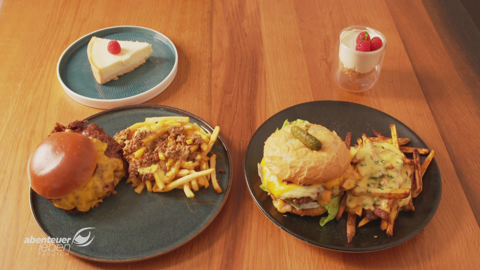 Lieferdienst vs. Koch: Wer zaubert den besseren Smash Burger und Cheesecake?