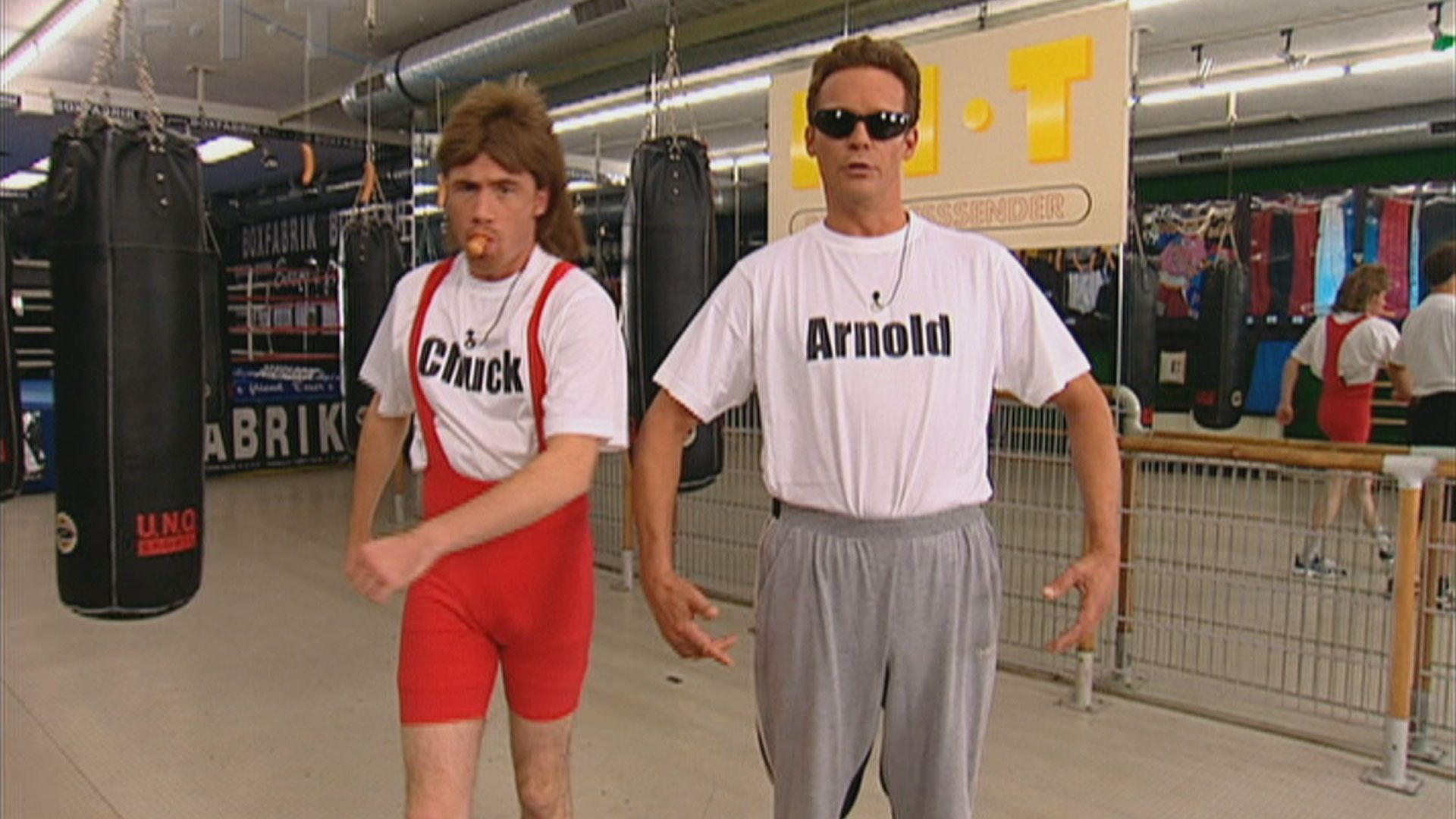 Chuck & Arnold beim Senf-Workout