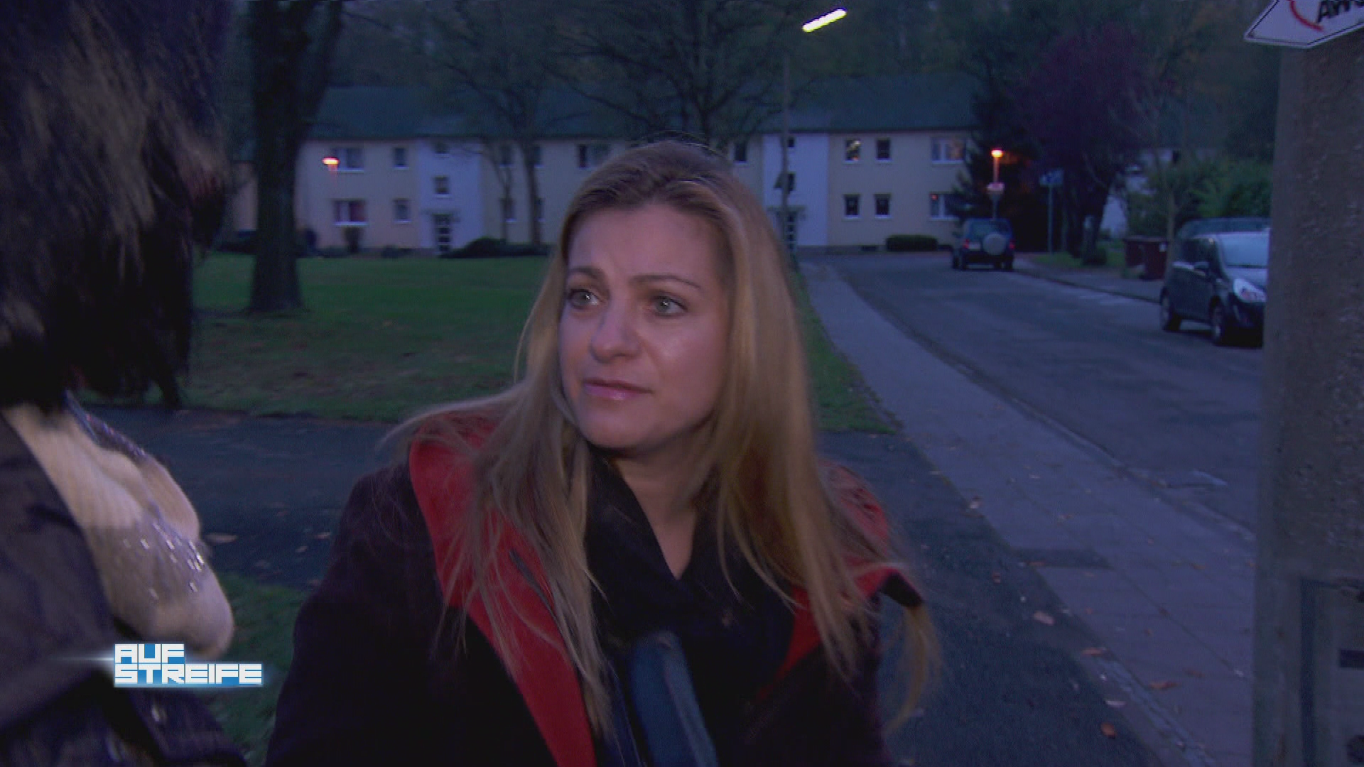 Kind steigt in fremdes Auto und Zeugin alarmiert die Polizei