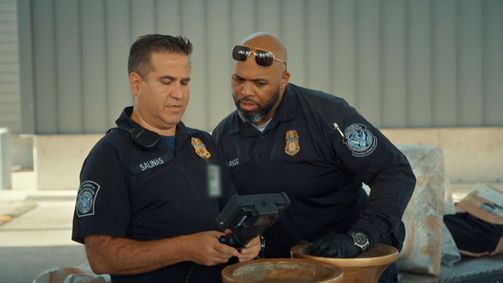 Border Patrol USA - Einsatz an Mexikos Grenze BORDER PATROL USA - EINSATZ AN MEXIKOS GRENZE - 05. STAFFEL Folge 7: Dienstende mit Paukenschlag