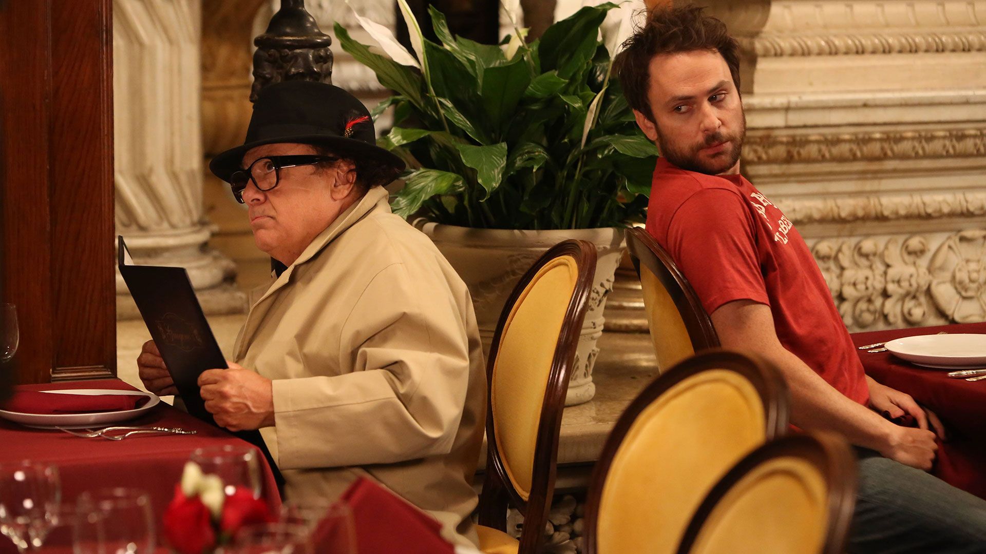 Die Clique spioniert