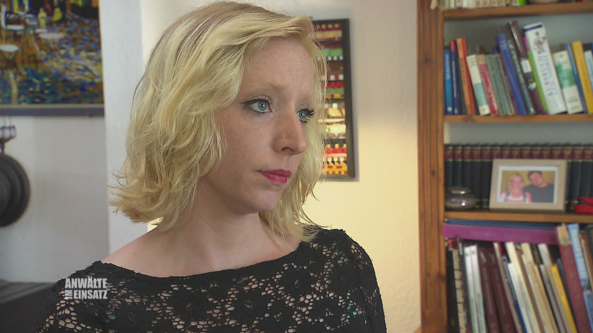 Eine Hand wäscht die Andere