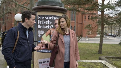 Frau Jordan stellt gleich Frau Jordan stellt gleich Folge 1: Titten und Taten