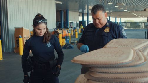 Border Patrol USA - Einsatz an Mexikos Grenze Border Patrol USA - Einsatz an Mexikos Grenze Folge 8: Brisante Ware für Tante Emma