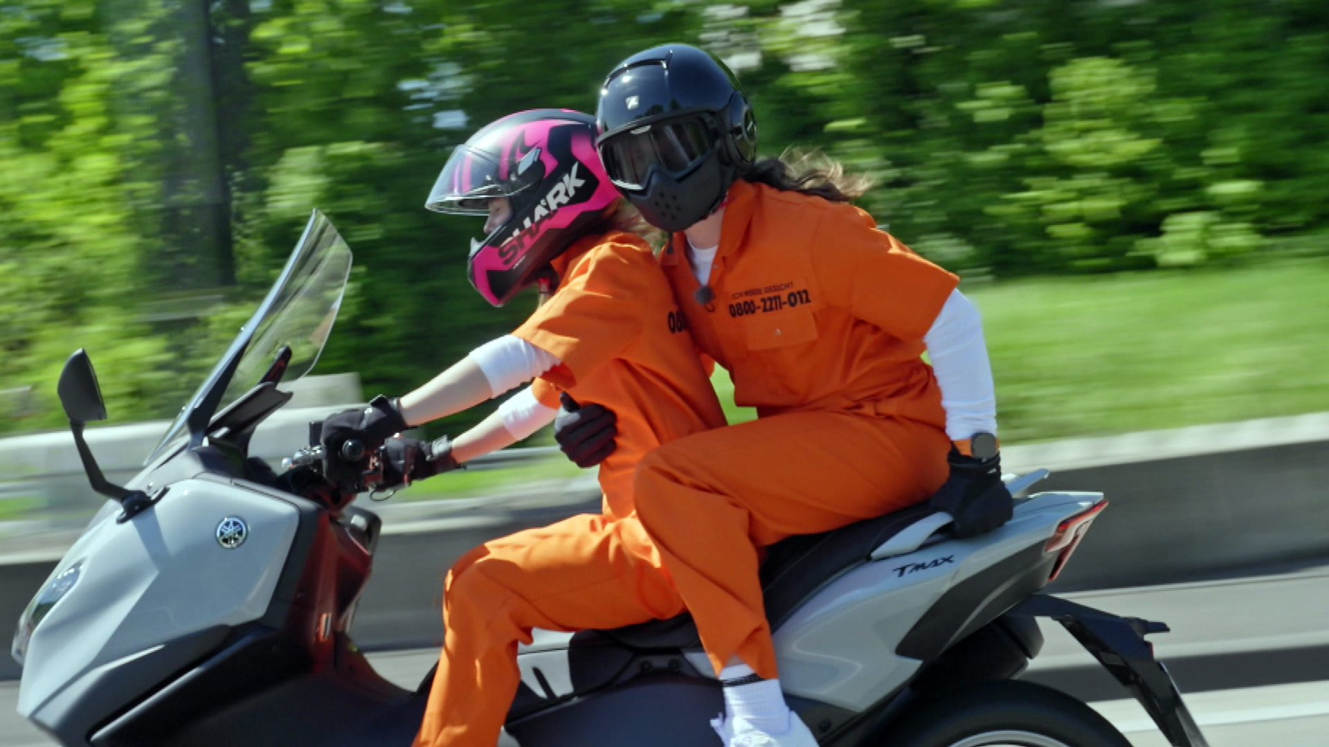 Prominente auf der Flucht: Die Verfolgungsjagd beginnt!