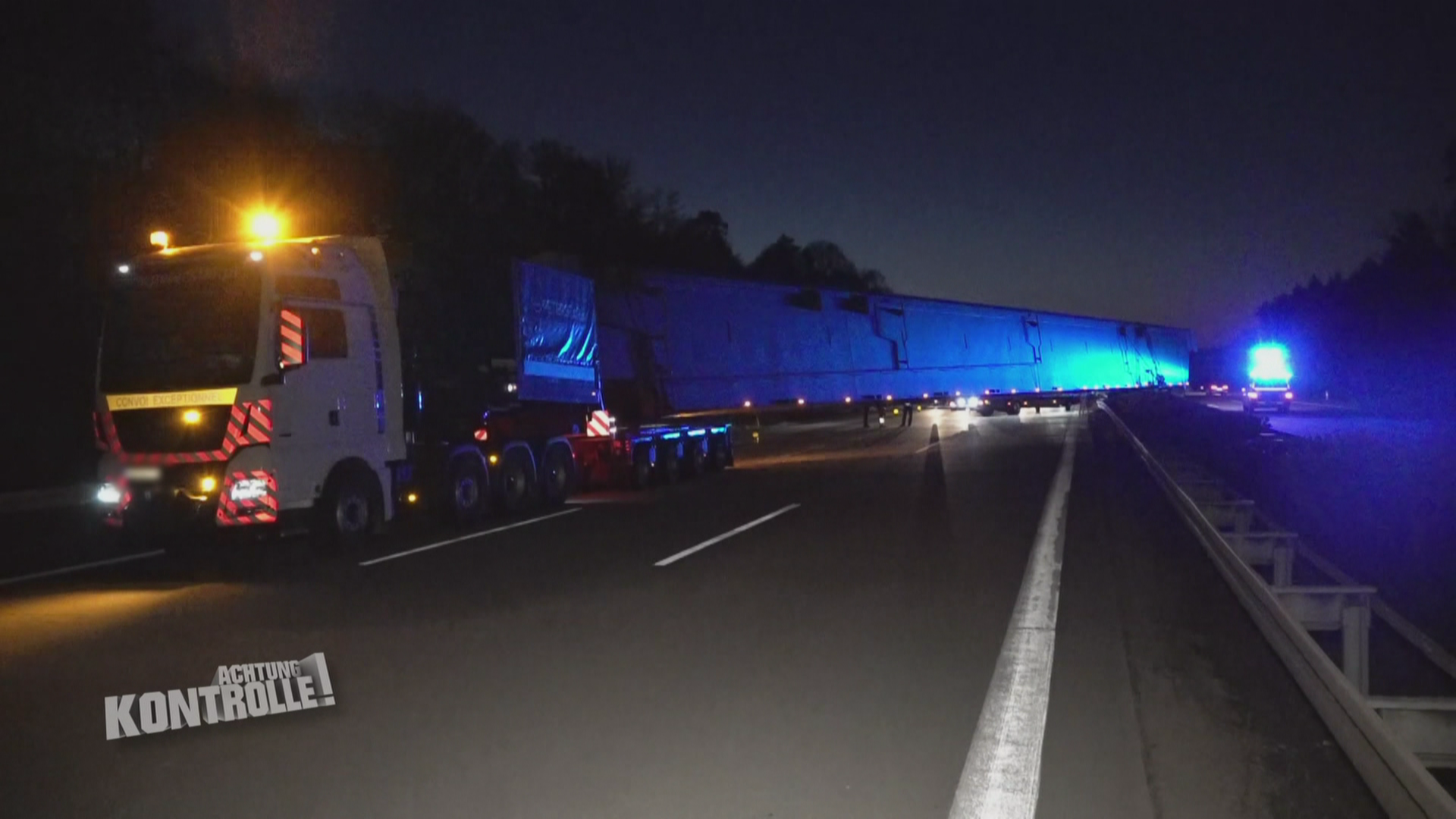 Thema u. a.: Schwertransporter Unfall legt Autobahn flach