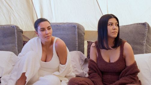 Keeping Up with the Kardashians Keeping Up with the Kardashians Folge 2: Paris, Welpen und Streiche