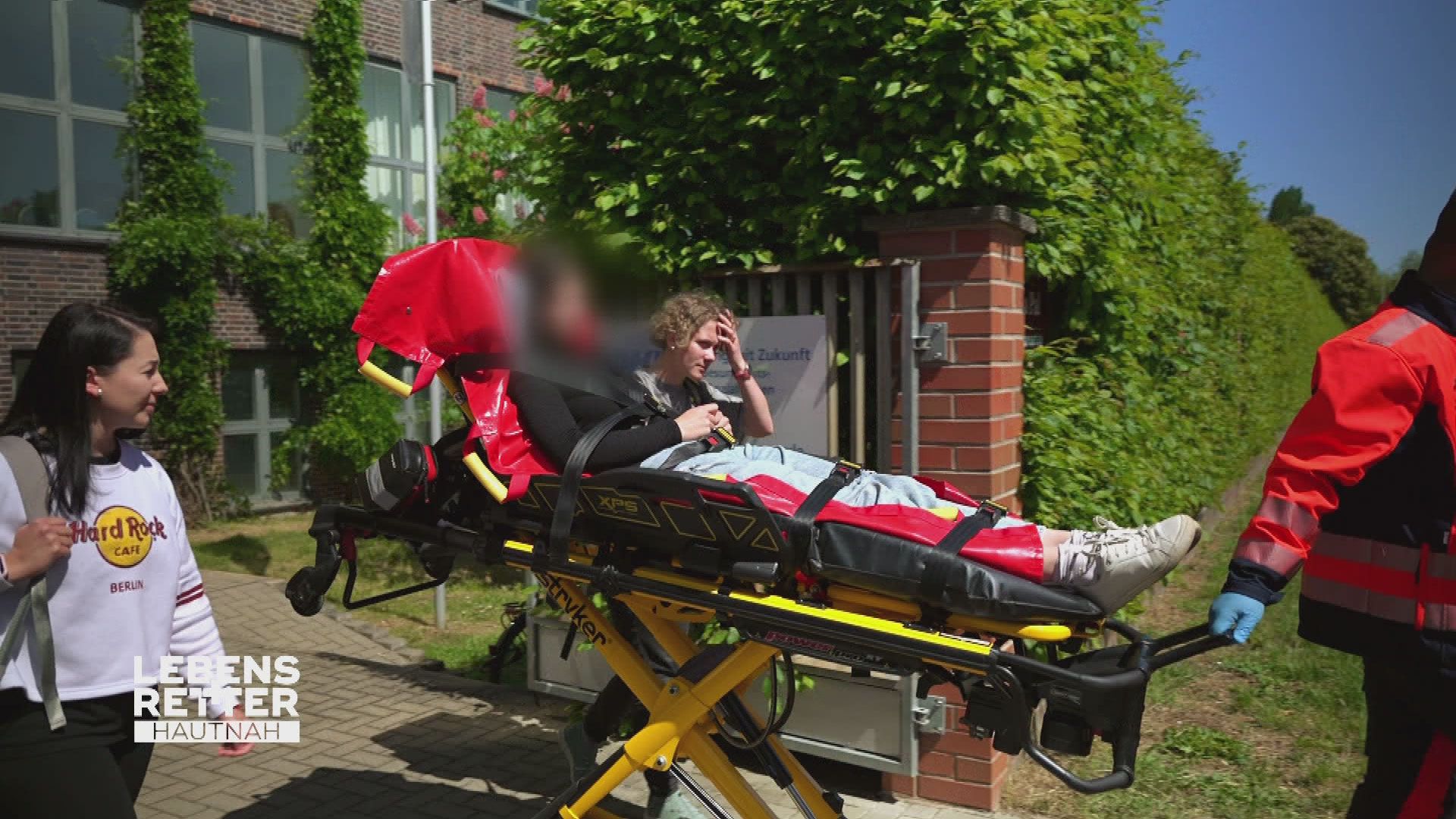 Einsatzgebiet Dessau: Jugendliche kollabiert und Verdacht auf Herzprobleme