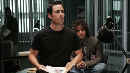 Numb3rs - Die Logik des Verbrechens Numb3rs - Die Logik des Verbrechens Folge 1: Vertrauen gegen Vertrauen