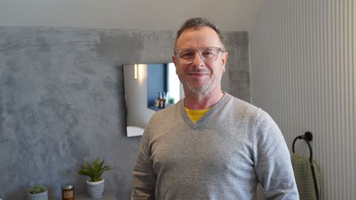 Dream Kitchens & Bathrooms - Das große Makeover Dream Kitchens & Bathrooms - Das große Makeover Folge 5: Goldene Küche und getrennte Bäder