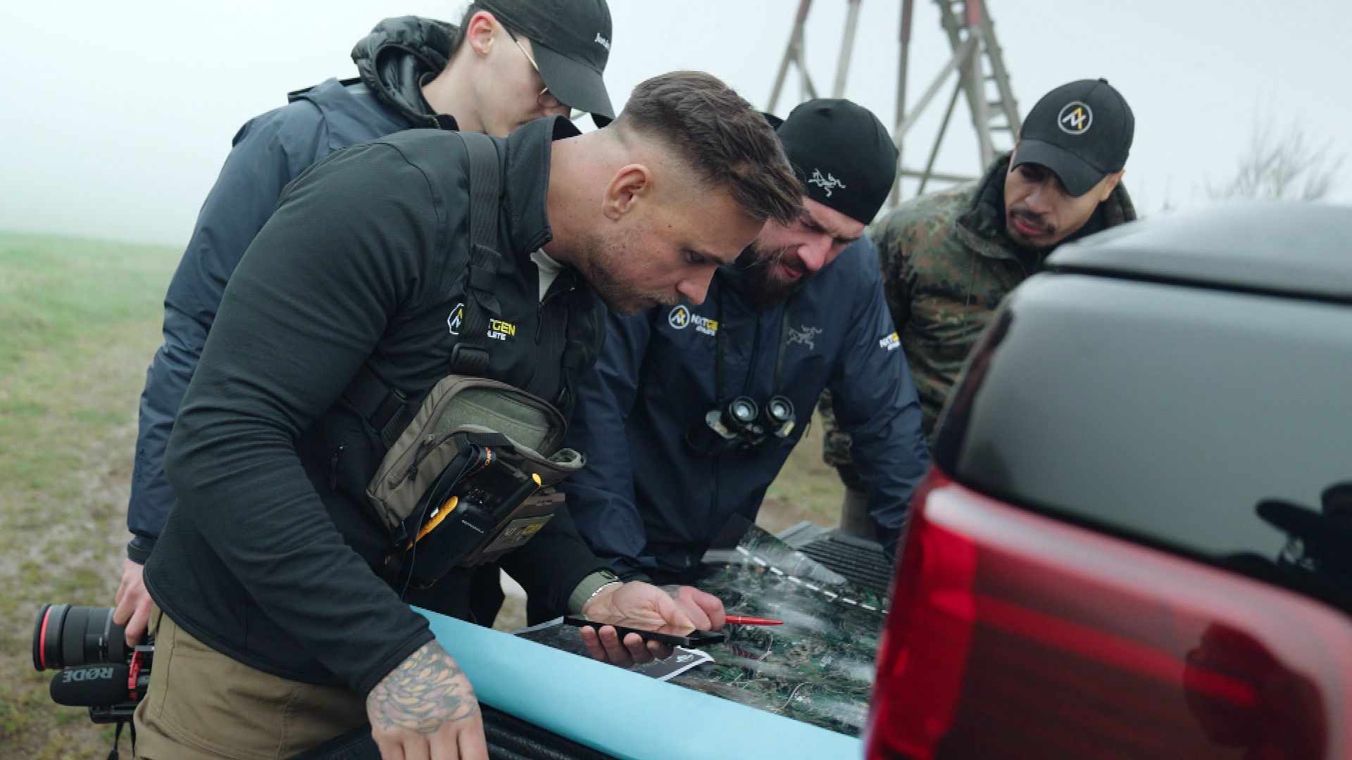 Die Jäger stellen eine Falle