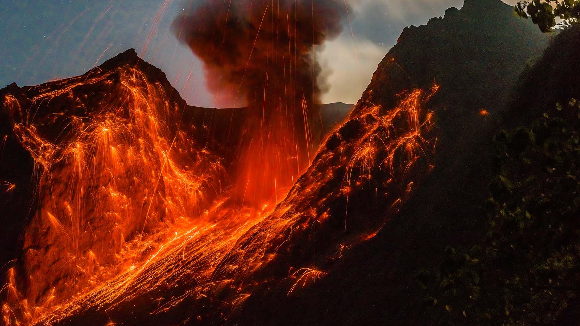 Indonesien: Insel des Feuers