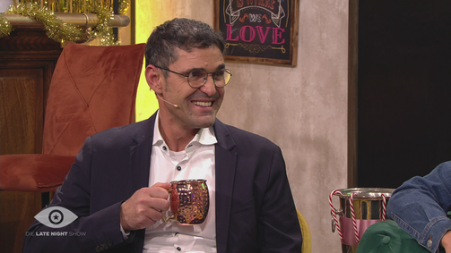Promi Big Brother - Die Late Night Show Promi Big Brother - Die Late Night Show Folge 10: Jennifer Iglesias' Vater über das Beziehungs-Ende: "Ist nicht so schön!"