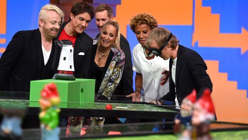 Die Gegenteilshow Die Gegenteilshow Folge 2: Die Promis spielen "Schwerathletik" und "Laute Post"