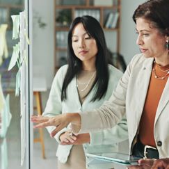 Studie: Mehr Frauen an der Spitze