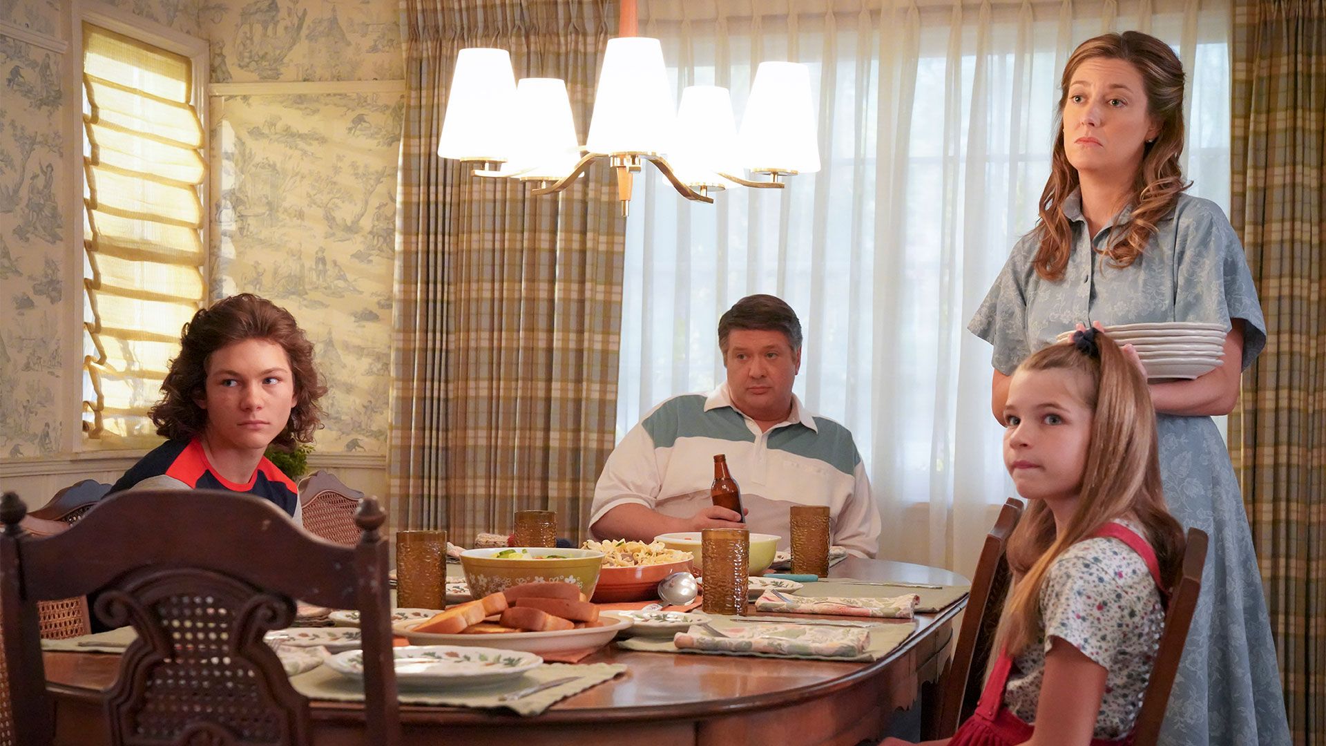 Eine Ananas und eine männliche Busenfreundschaft