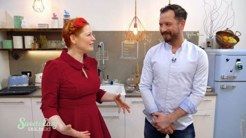 Sweet and Easy - Enie backt Sweet & Easy - Enie backt Folge 3: Prunk, Protz & Prahlerei!