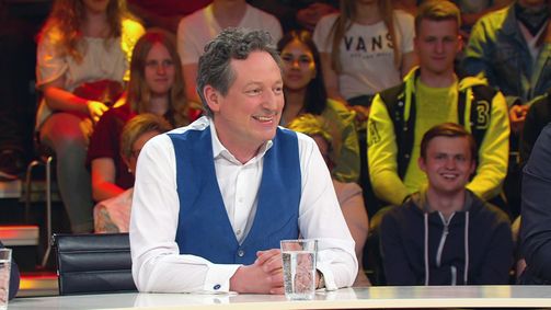Genial daneben Staffel 4 Folge 8: Hugo macht Frau von Sinnen mal wieder verrückt!