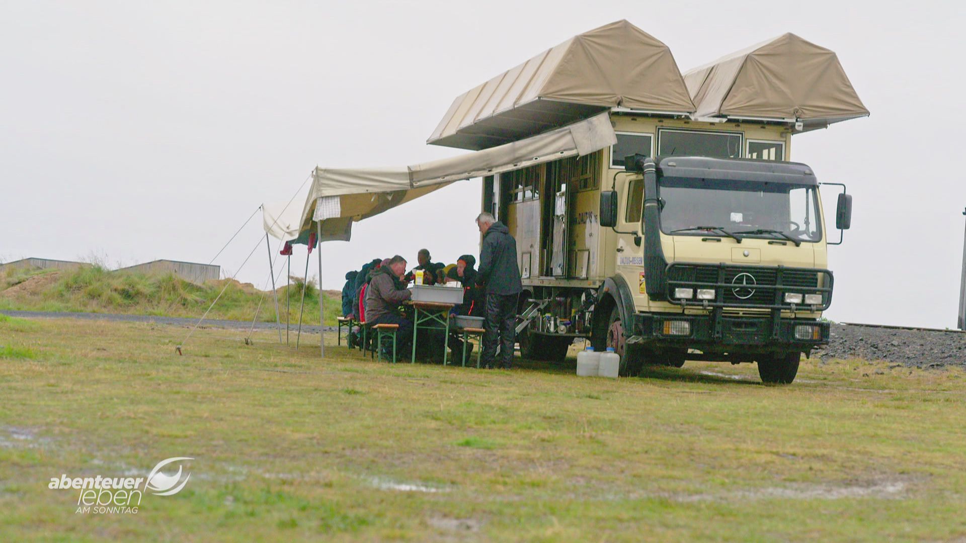 Island Safari mit dem Dachzelt-Bus