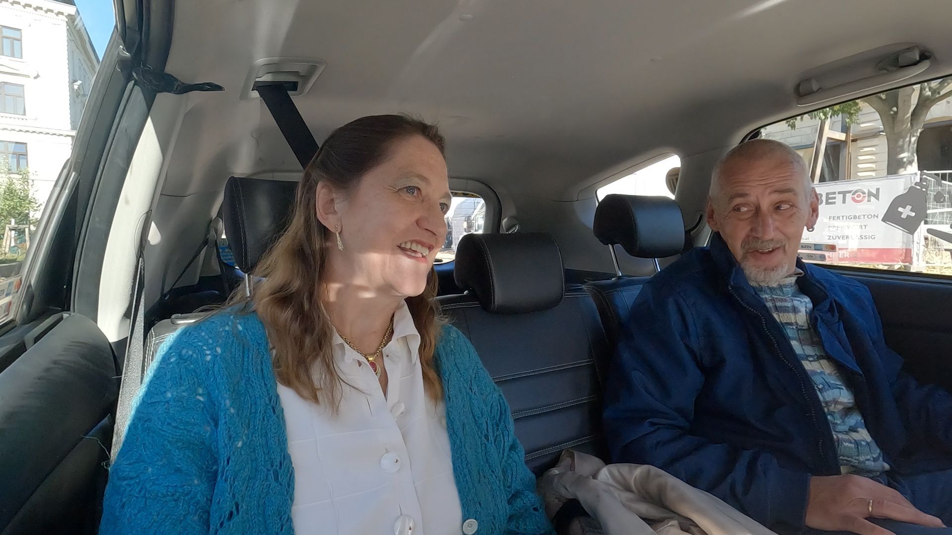 Staffel 1 Folge 3: Liebescoaching im Taxi