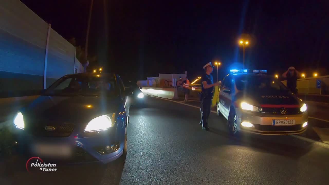 Staffel 01 Folge 03 - Polizisten und Tuner