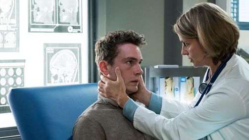 In aller Freundschaft - Die jungen Ärzte In aller Freundschaft - Die jungen Ärzte Folge 1: Ausweichmanöver