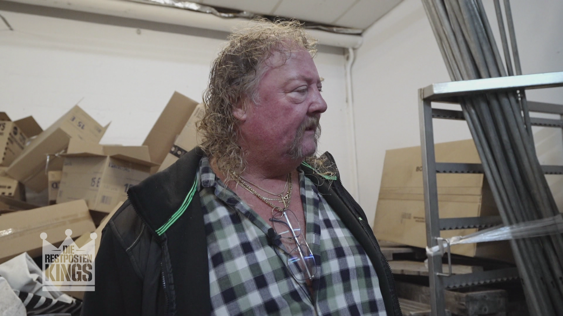 Restposten-König Dirk testet Thronfolger und Sohn Marcel bei der Tombola