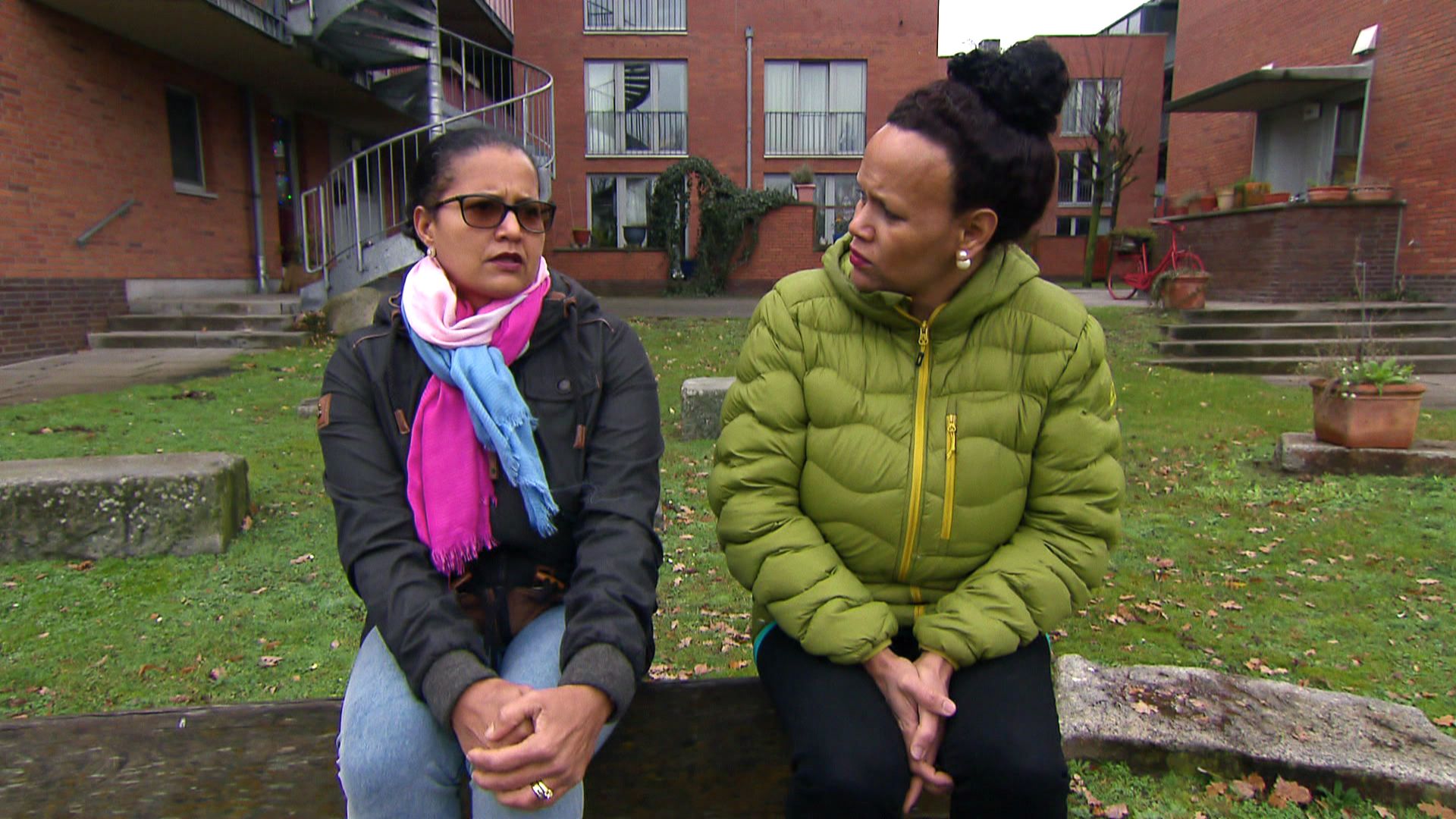 Bruder verschollen: Kann Julia den Zwillingsschwestern helfen?