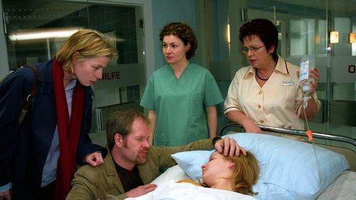 Stefanie - Eine Frau startet durch Stefanie - Eine Frau startet durch Folge 10: Kreuz am Straßenrand