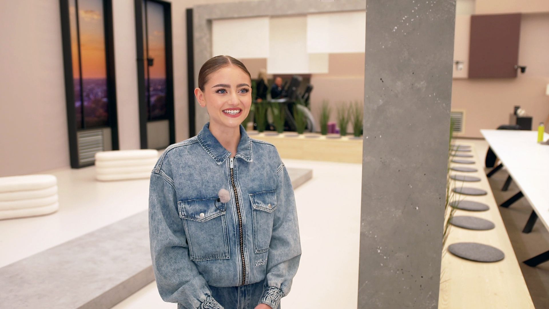 So leben die Models bei #GNTM: Leni Klum führt durch die Model-Unterkunft