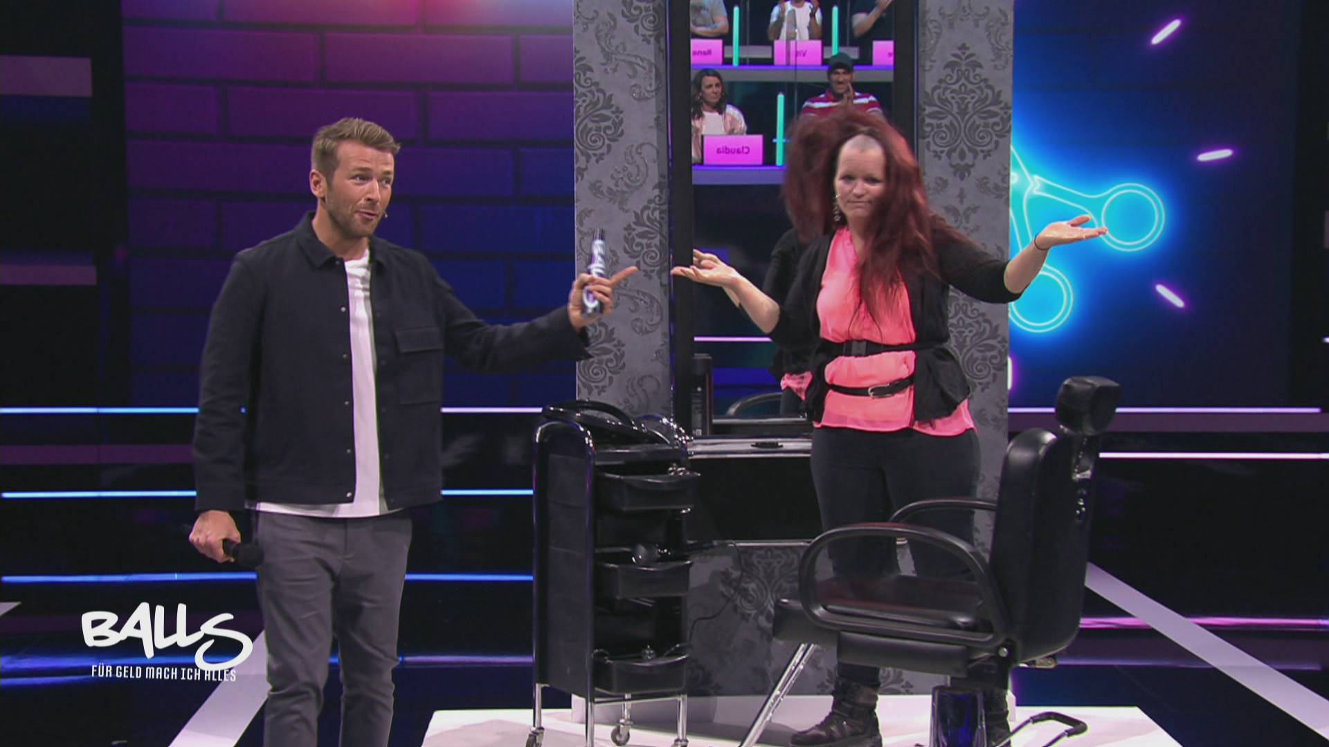 Die Rasur der besonderen Art & Peitschenhiebe einer Domina aushalten