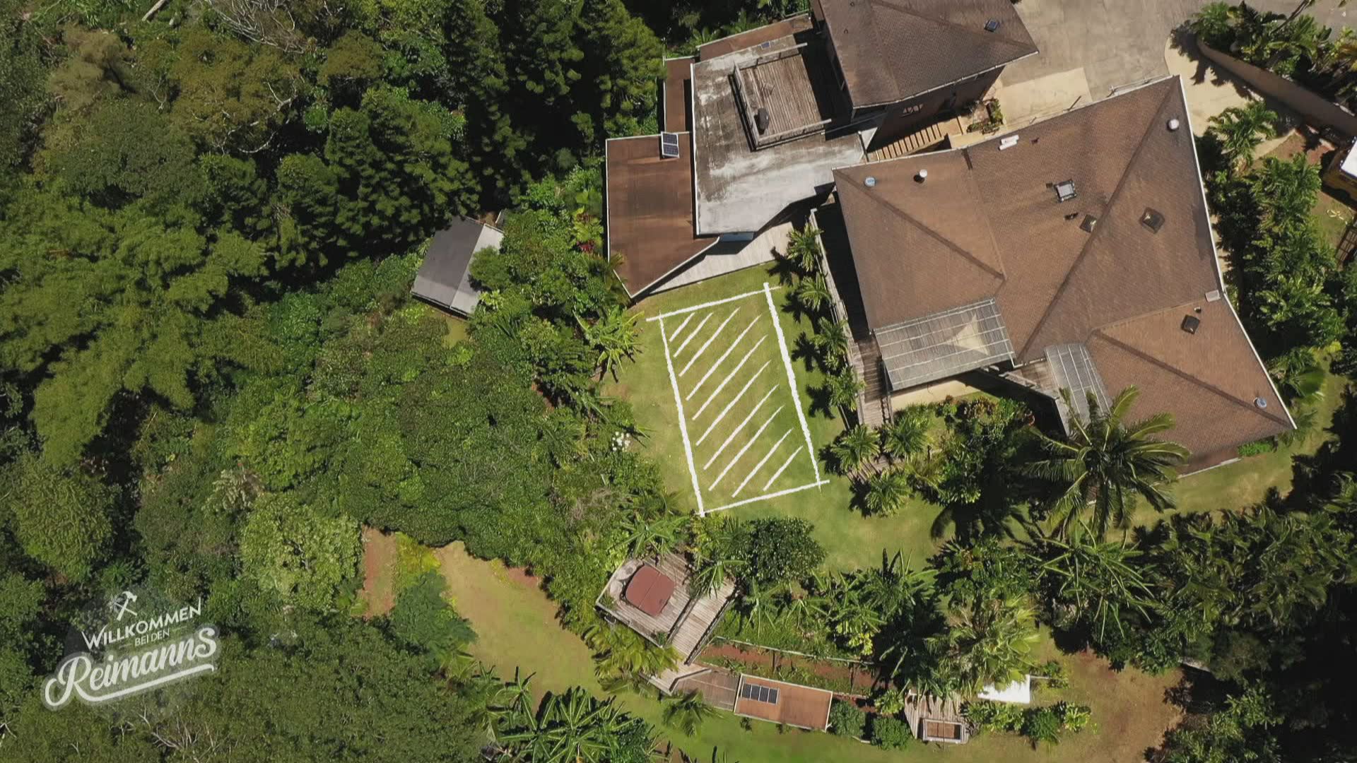 Große Ziele: Wird der Pool pünktlich zum Familienbesuch fertig?