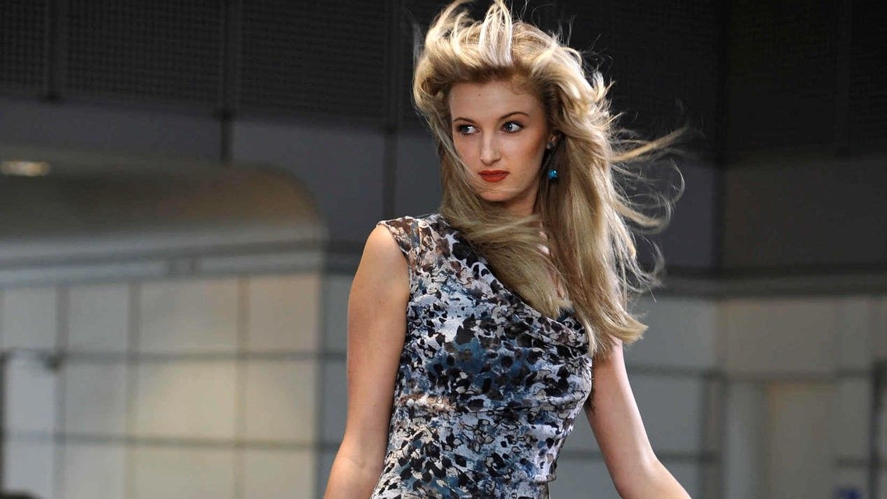 Shooting auf dem Kofferlaufband