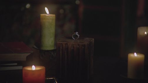 Charmed - Zauberhafte Hexen Charmed - Zauberhafte Hexen Folge 9: Der Ring der Musen