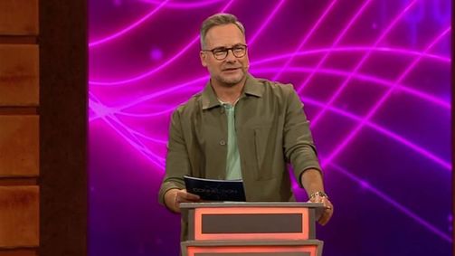 The Connection THE CONNECTION - 01.STAFFEL Folge 2: Ein ganzer Abend voller Rätsel: Nur wer clever kombiniert, kann sie lösen