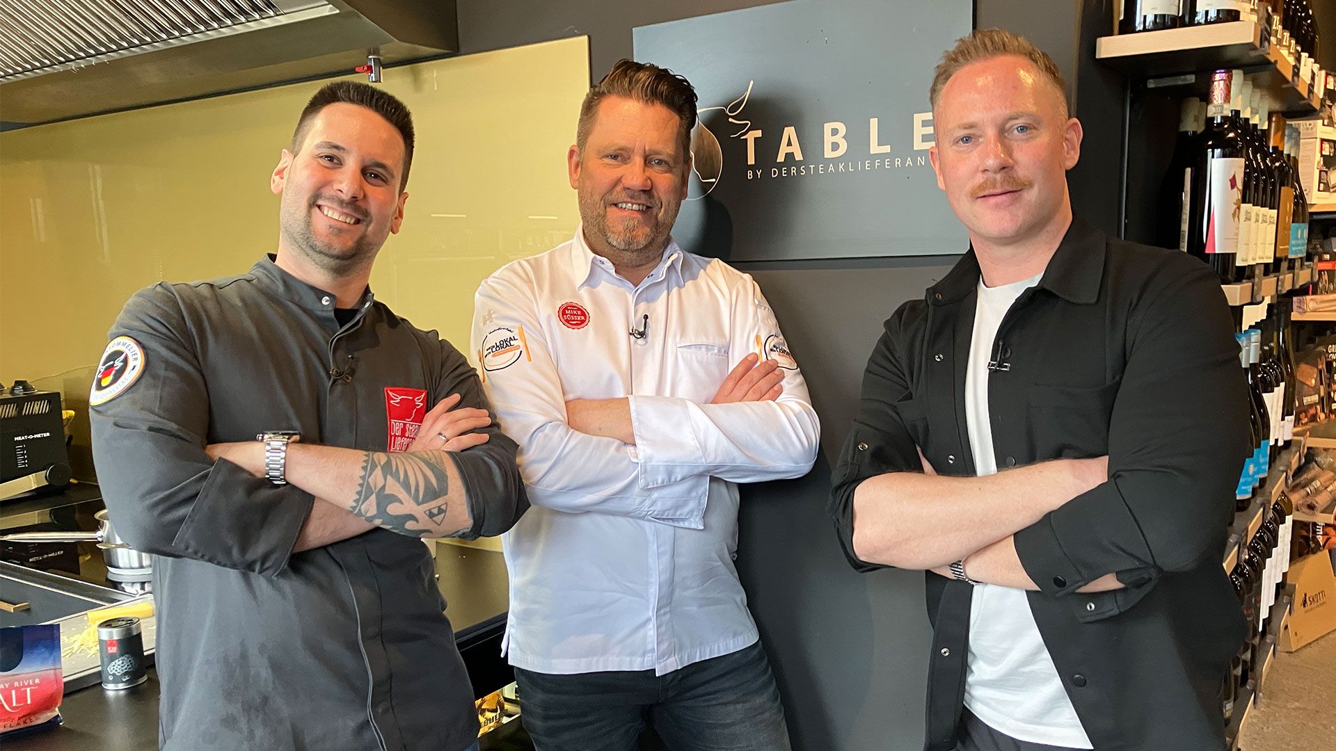 Ein Koch, ein Tisch, ein Kellner, ein Menü! 