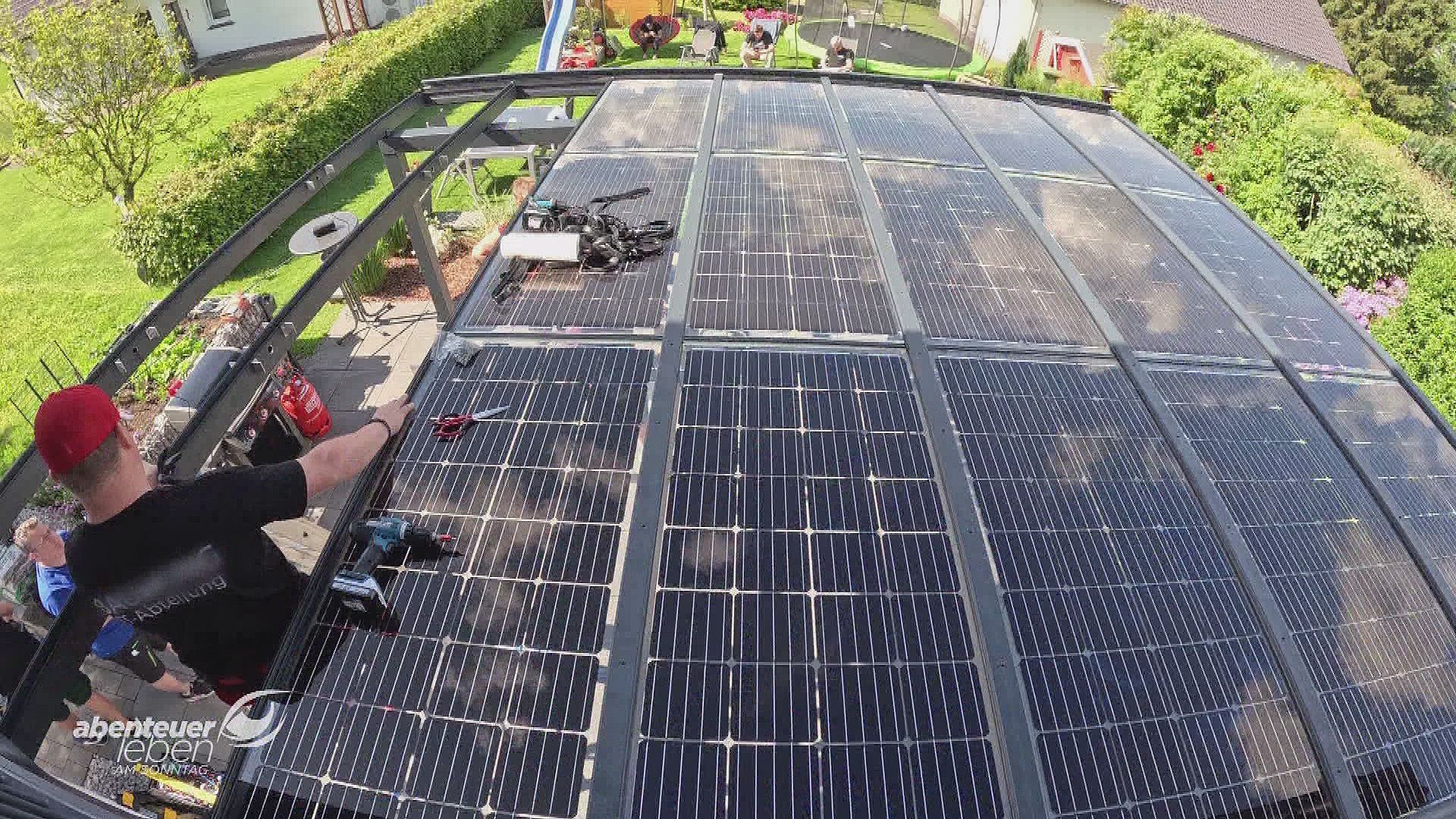 Ein DIY-Terrassendach mit Solar-Zellen: Lohnt sich das?