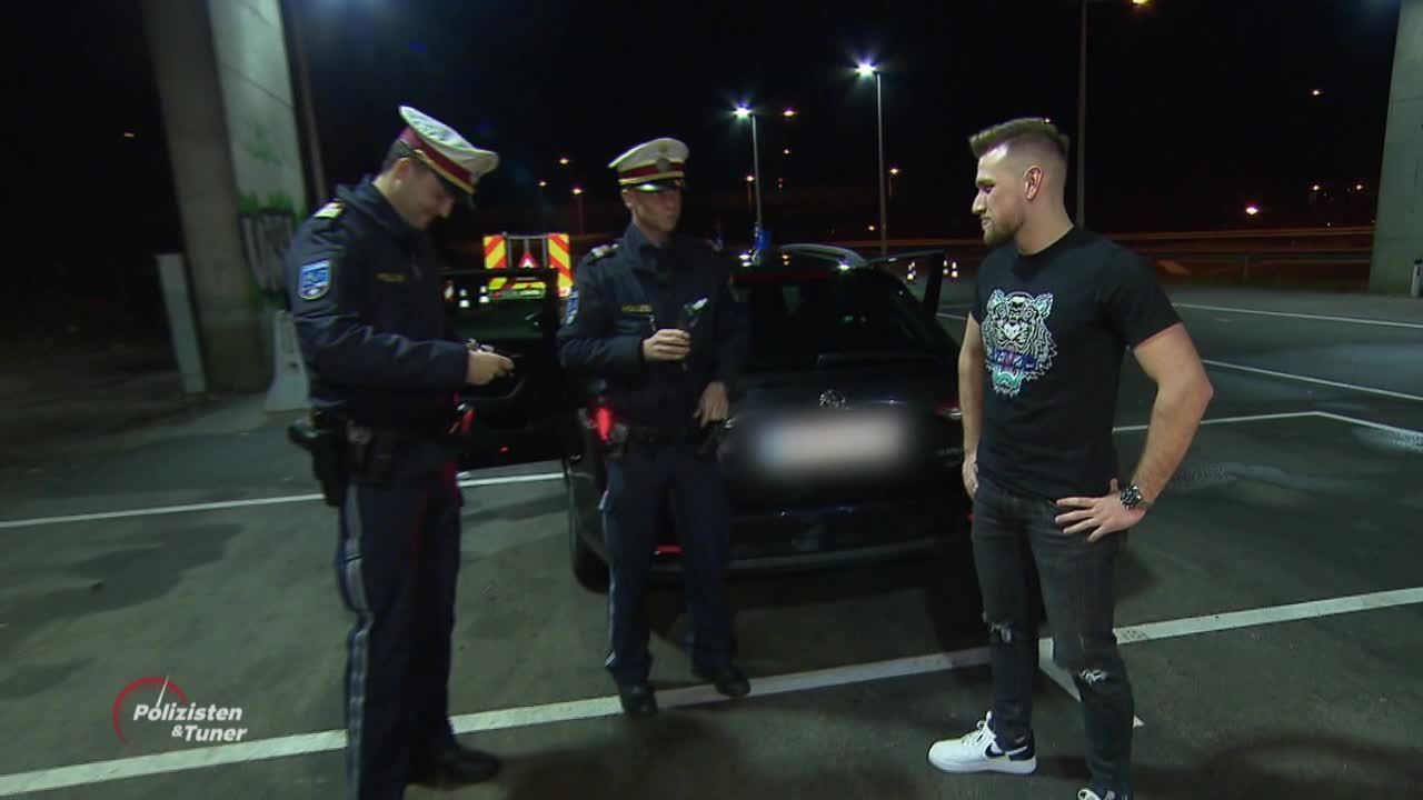 Staffel 01 Folge 02 - Polizisten und Tuner