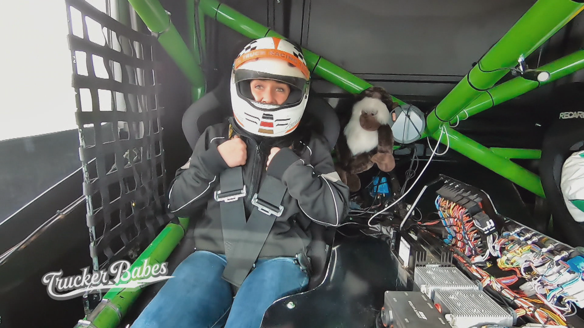 Spritztour mit dem Renntruck - und Herzrasen bei Trucker Babe Tinka!