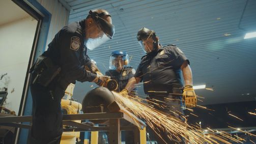 Border Patrol USA - Einsatz an Mexikos Grenze BORDER PATROL USA - EINSATZ AN MEXIKOS GRENZE - 05. STAFFEL Folge 4: Knarren im Kompressor