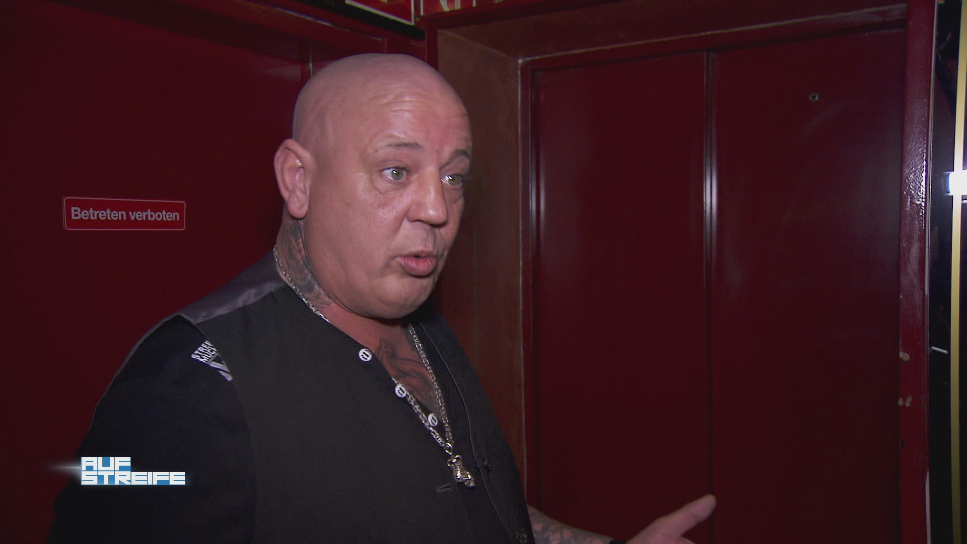 Schlüssellochgucker randaliert im Bordell