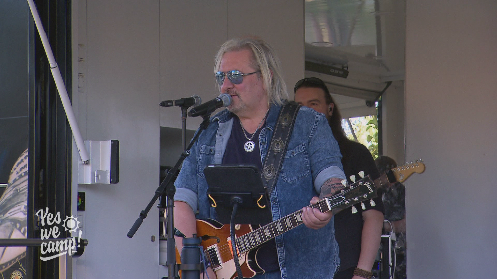 Großes Konzert auf dem Campingplatz - Remo heizt den Urlaubern ein