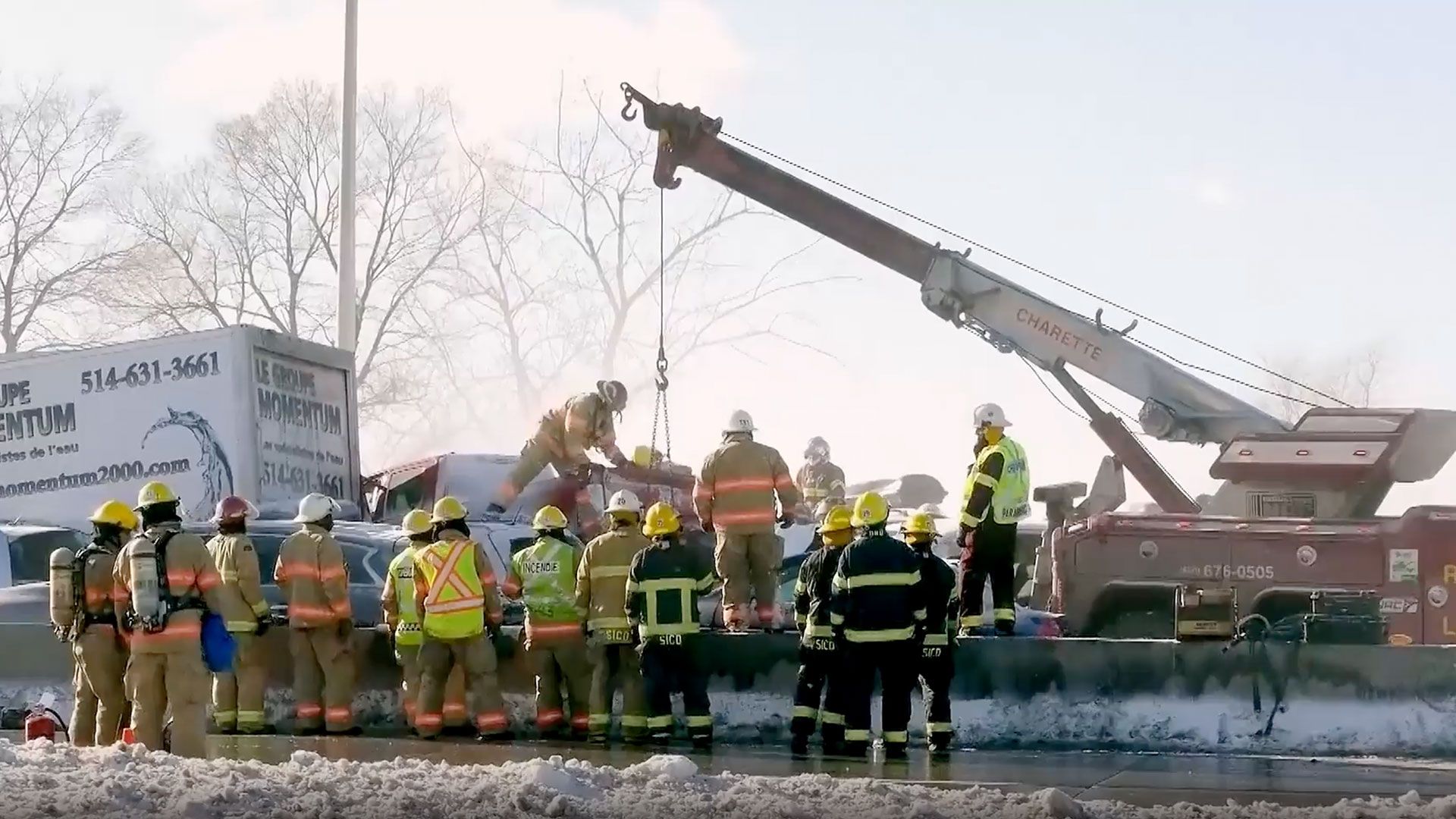 Flugzeugabsturz auf dem Freeway