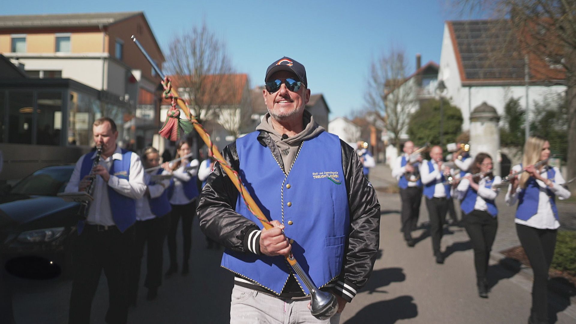 Einmarsch in die "Wallmüllerstuben": Frank mit der Stadtkapelle Treuchtlingen