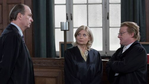 Die Kanzlei Die Kanzlei Folge 2: Nur aus Mitleid