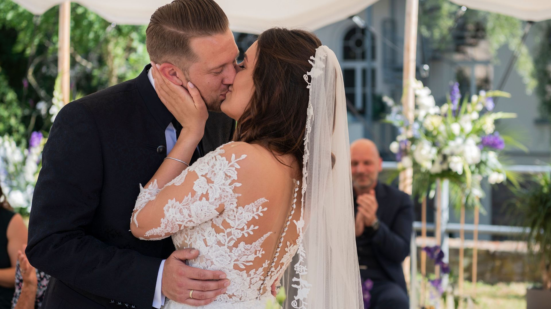 Glücksgefühle: Emily und Robert ziehen sich magisch an