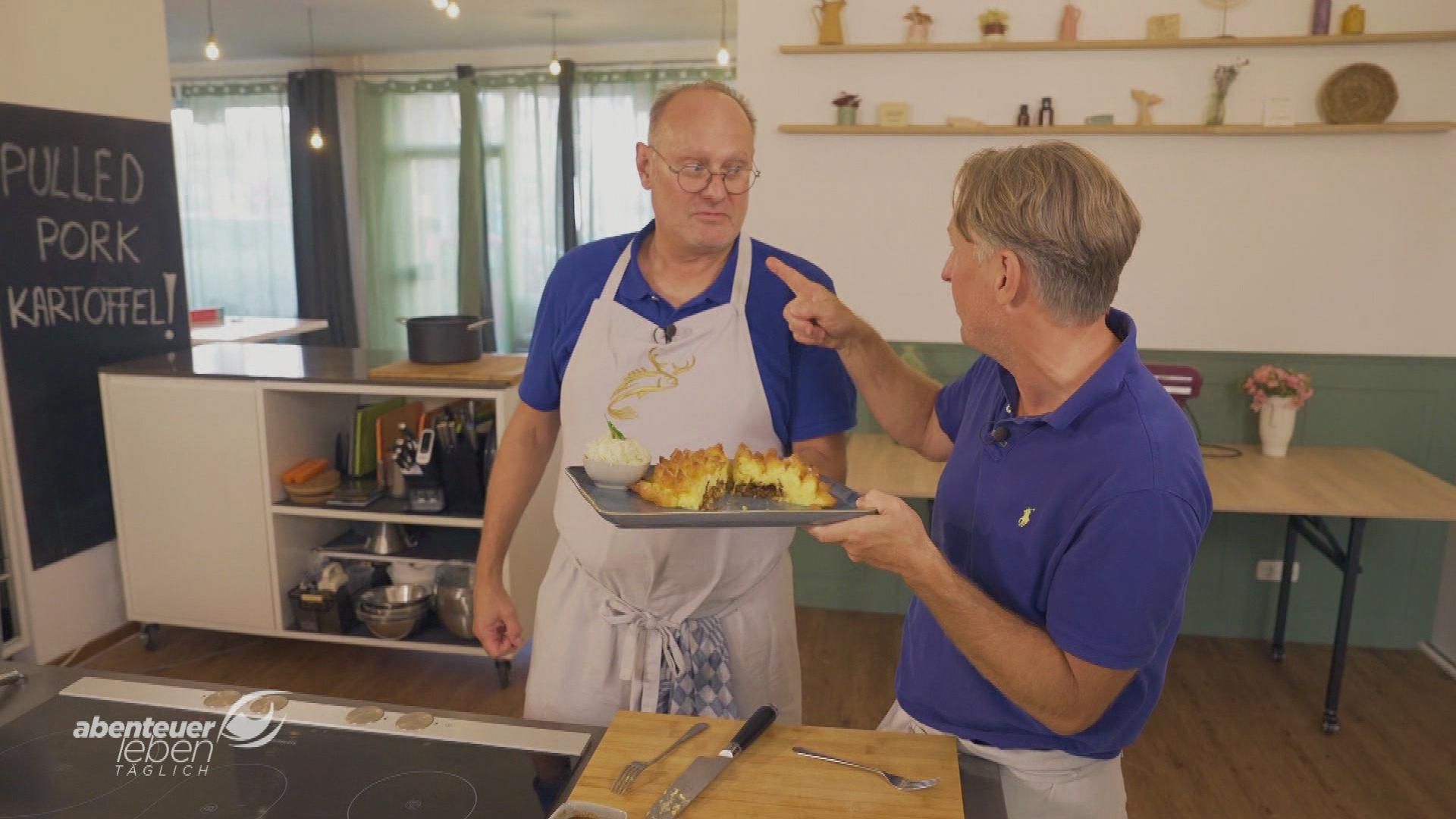 Zwei Männer, eine Mission: Pulled-Pork-Kartoffeln